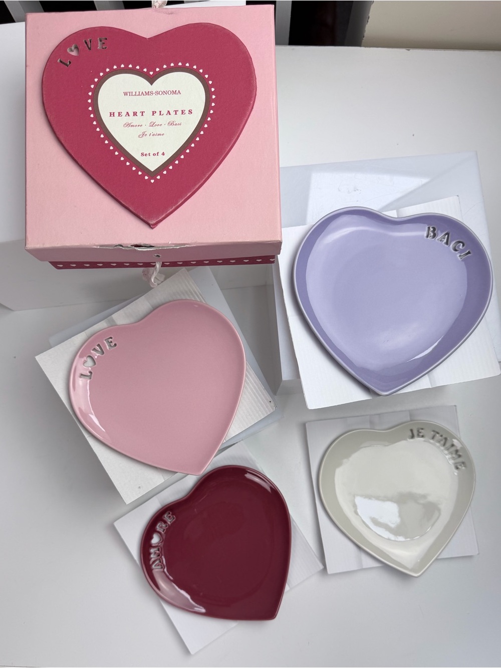 Williams-Sonoma Heart Plates Set of 4 Amore Love Baci Je t’ Amie in Box